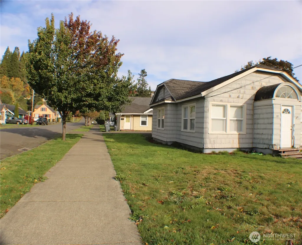 301 Eklund Avenue Hoquiam WA 98550