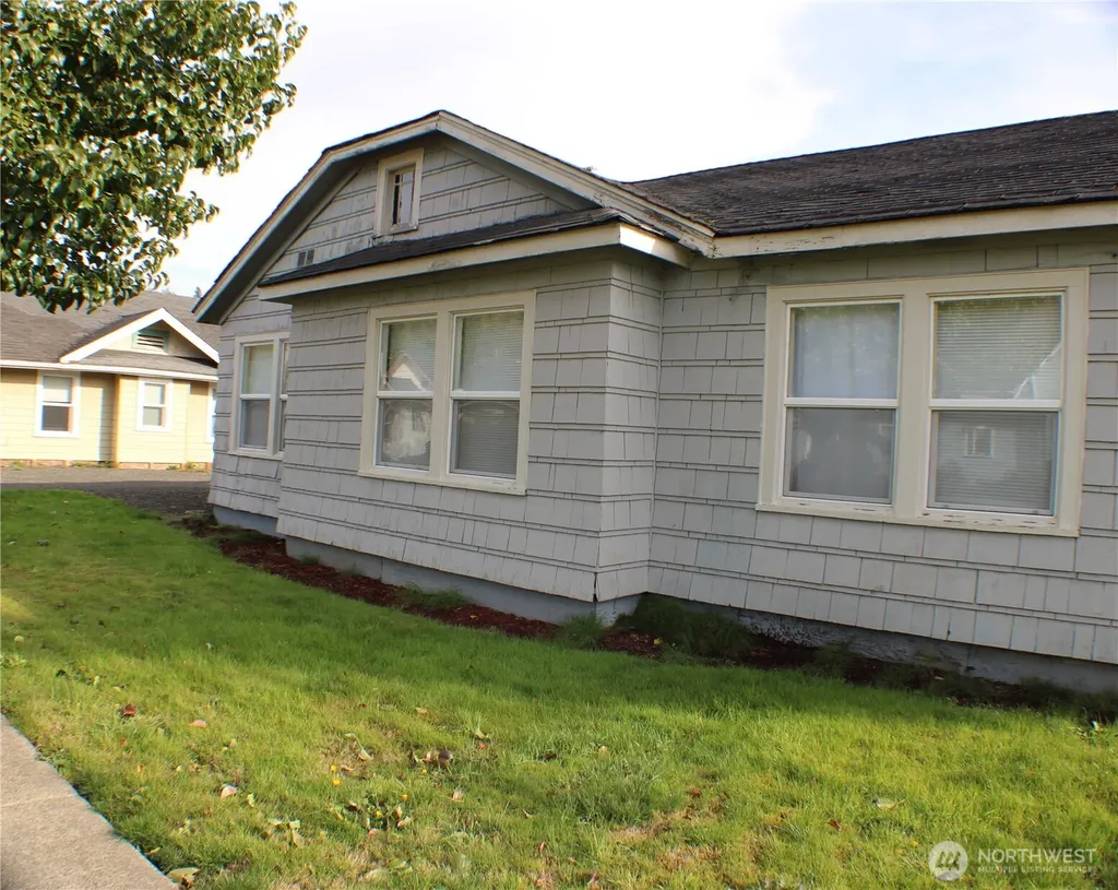 301 Eklund Avenue Hoquiam WA 98550