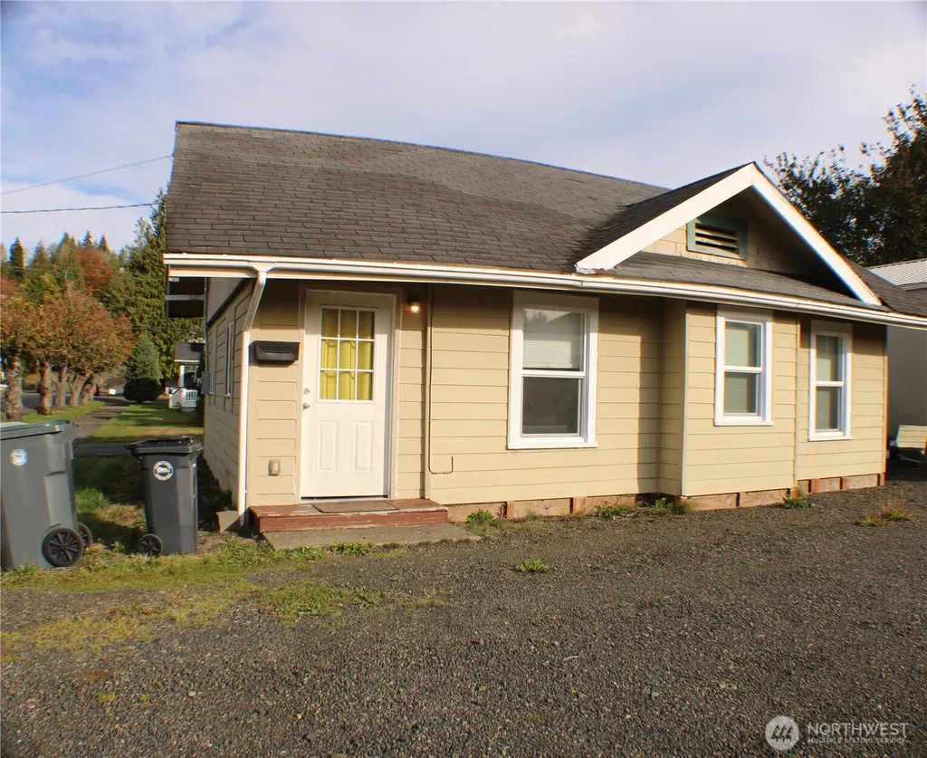 301 Eklund Avenue Hoquiam WA 98550