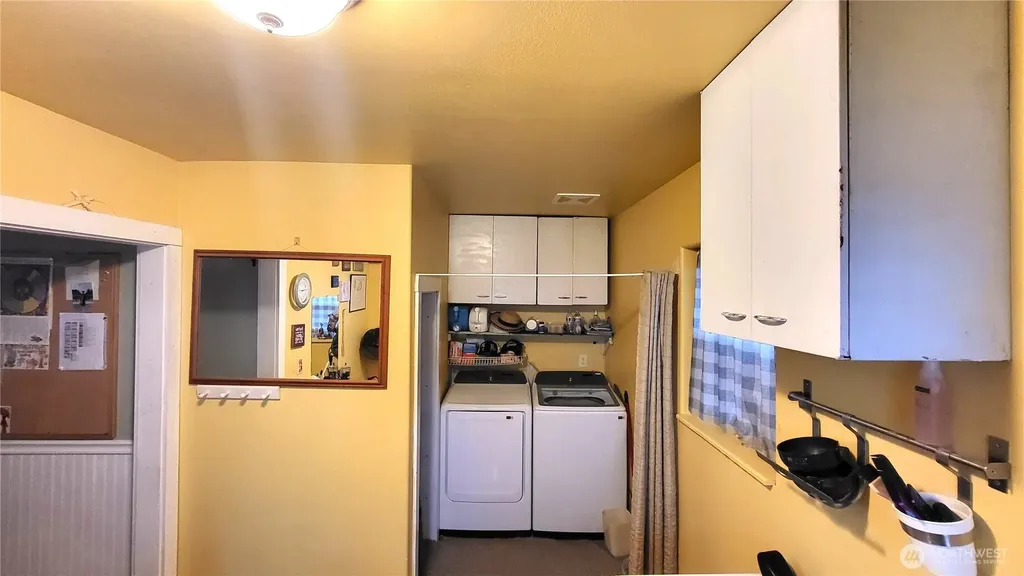 1113 S County Road Warden WA 98857
