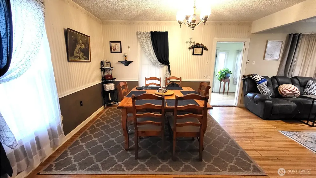 1113 S County Road Warden WA 98857