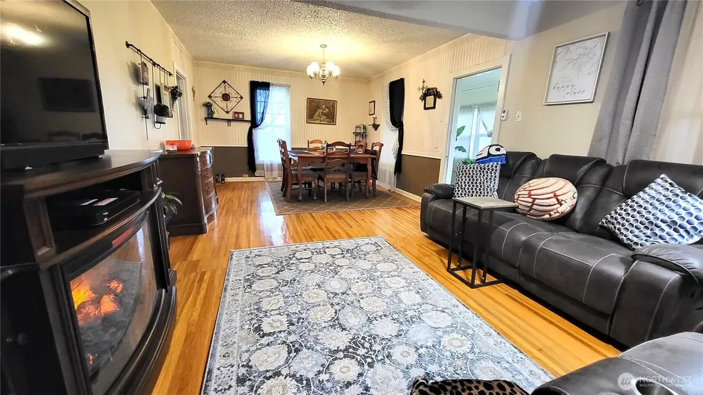 1113 S County Road Warden WA 98857