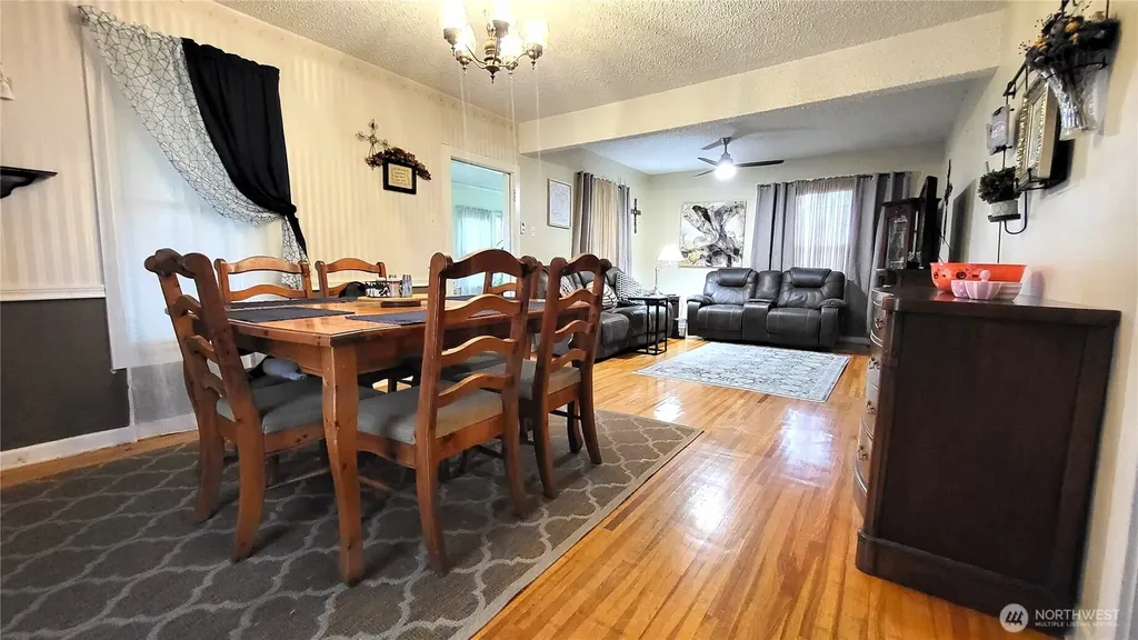 1113 S County Road Warden WA 98857