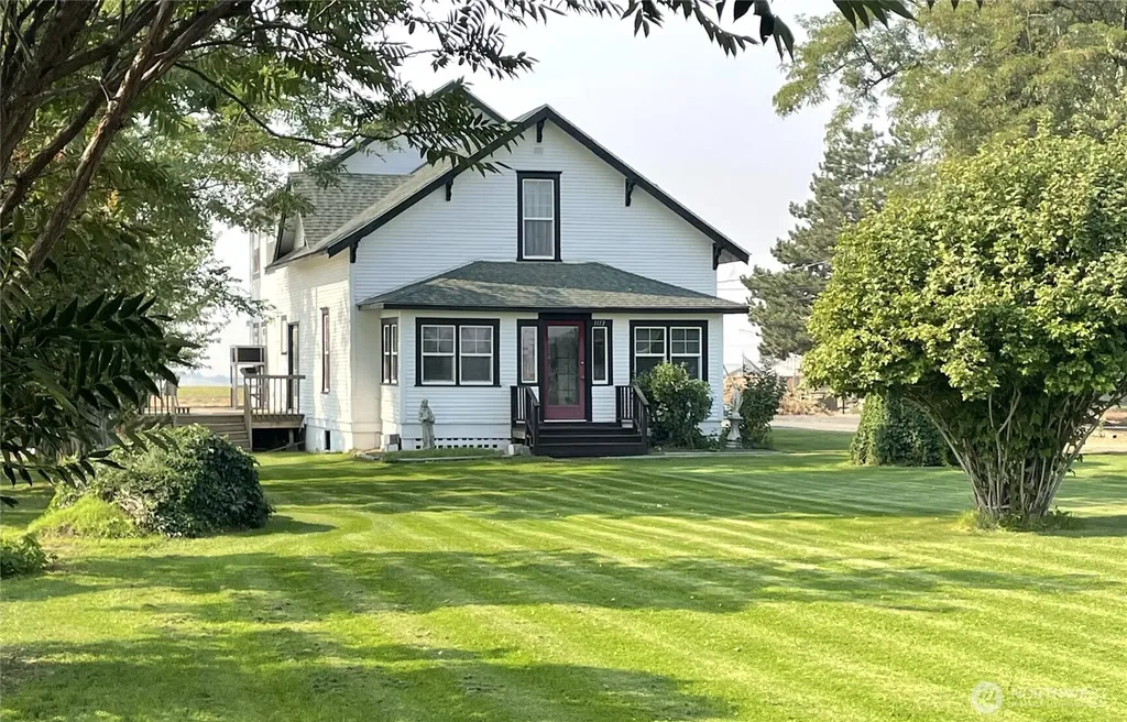 1113 S County Road Warden WA 98857