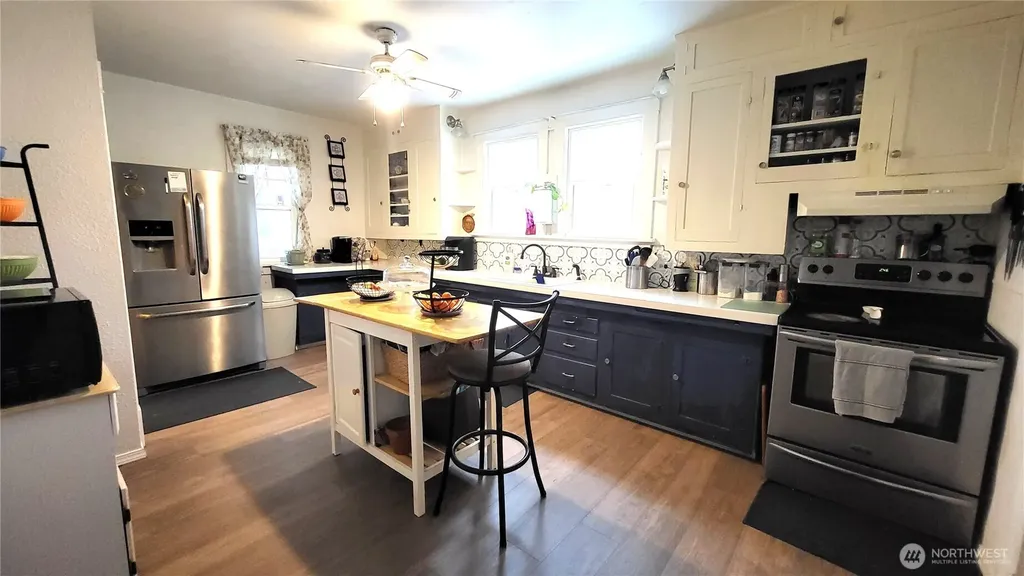 1113 S County Road Warden WA 98857
