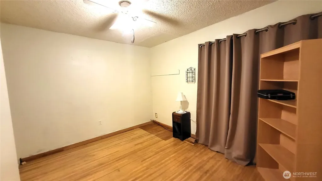 1113 S County Road Warden WA 98857