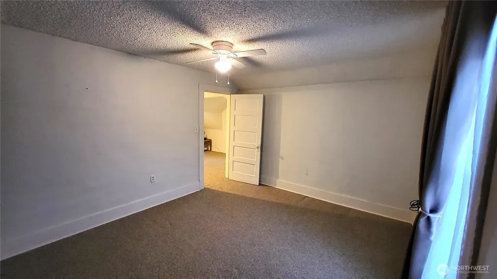 1113 S County Road Warden WA 98857