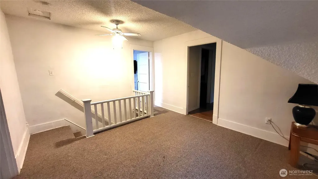 1113 S County Road Warden WA 98857