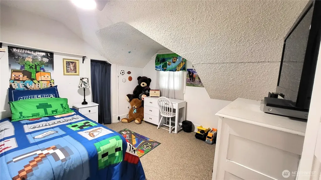 1113 S County Road Warden WA 98857