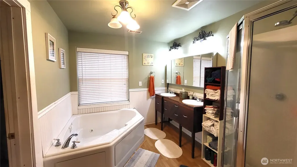 1113 S County Road Warden WA 98857