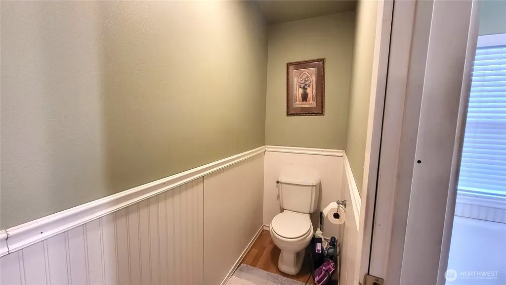 1113 S County Road Warden WA 98857