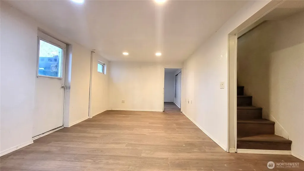1113 S County Road Warden WA 98857