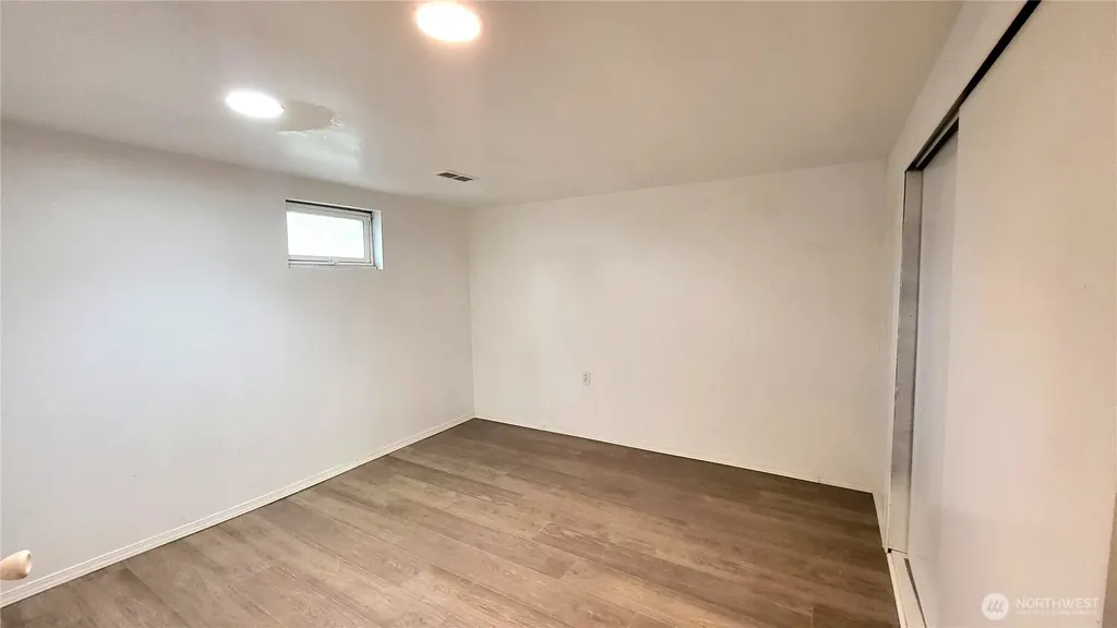 1113 S County Road Warden WA 98857