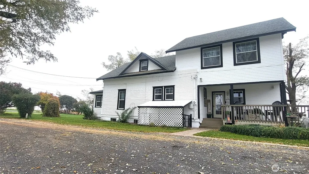 1113 S County Road Warden WA 98857