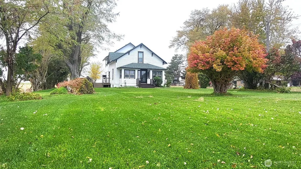 1113 S County Road Warden WA 98857