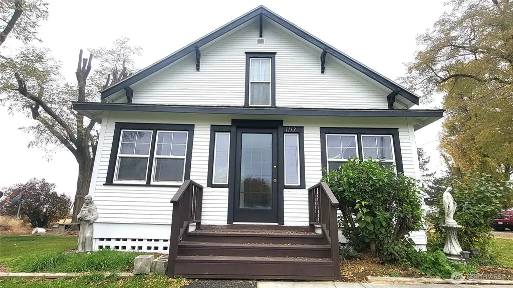 1113 S County Road Warden WA 98857