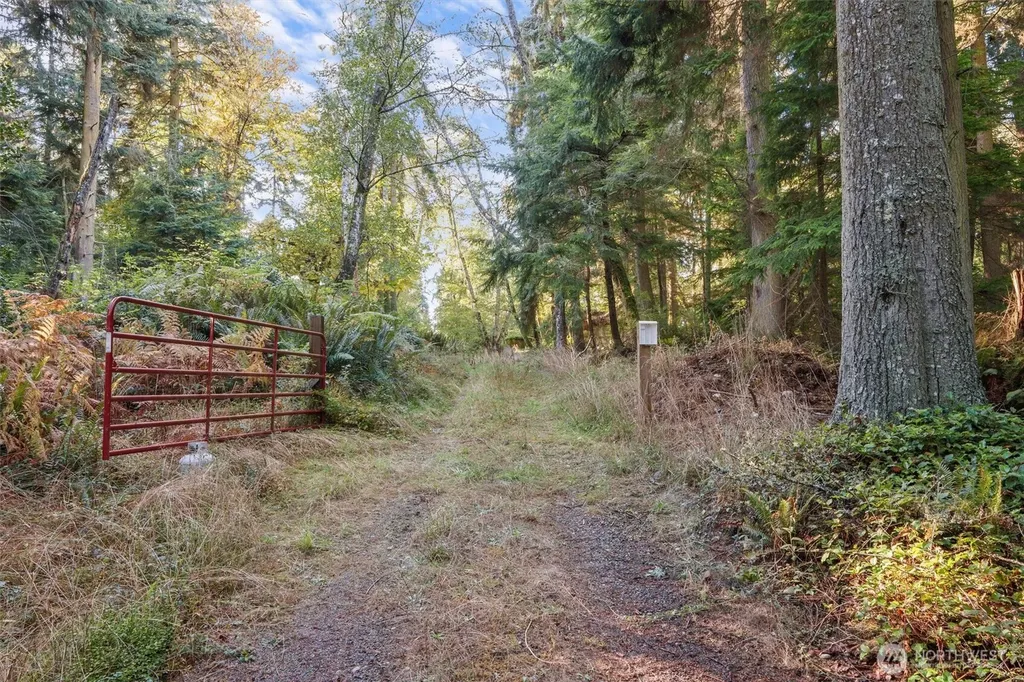 4530 Smugglers Cove Rd Road Freeland WA 98429