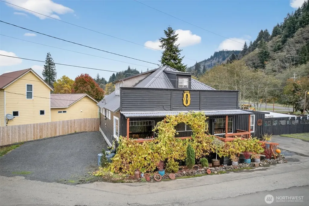 8 Fairgrounds Road Skamokawa WA 98647
