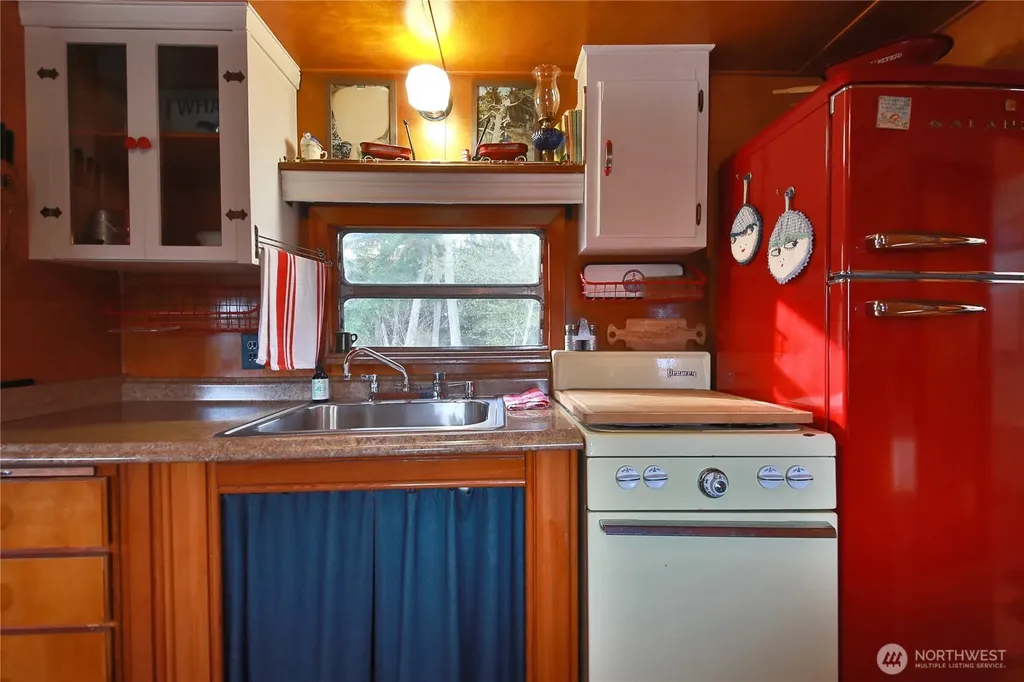 963 Little Valley Lane Freeland WA 98249