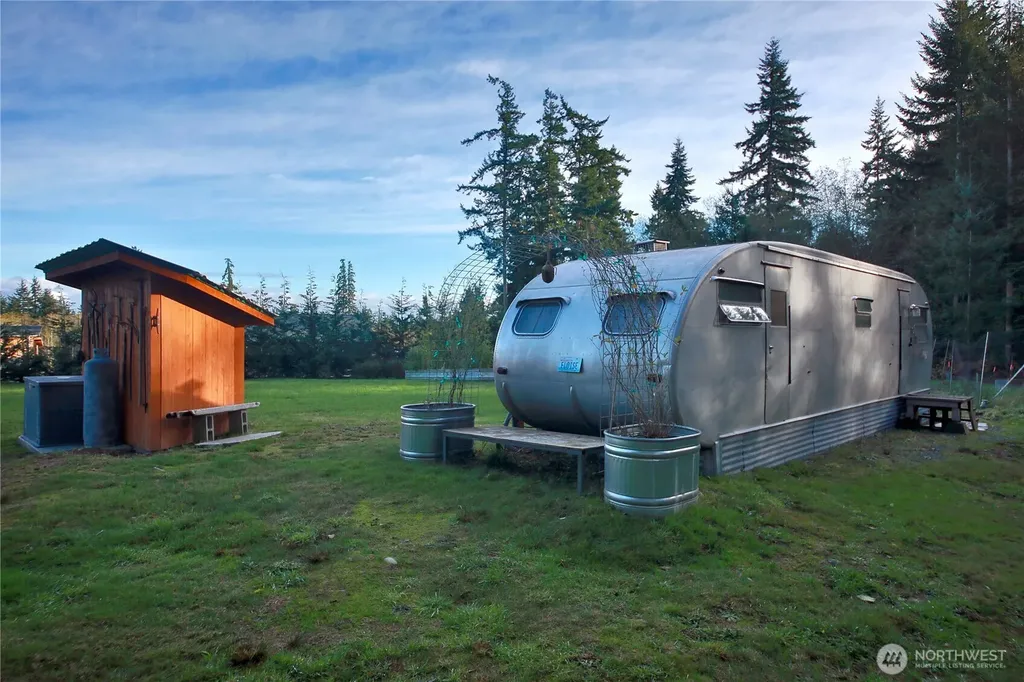 963 Little Valley Lane Freeland WA 98249