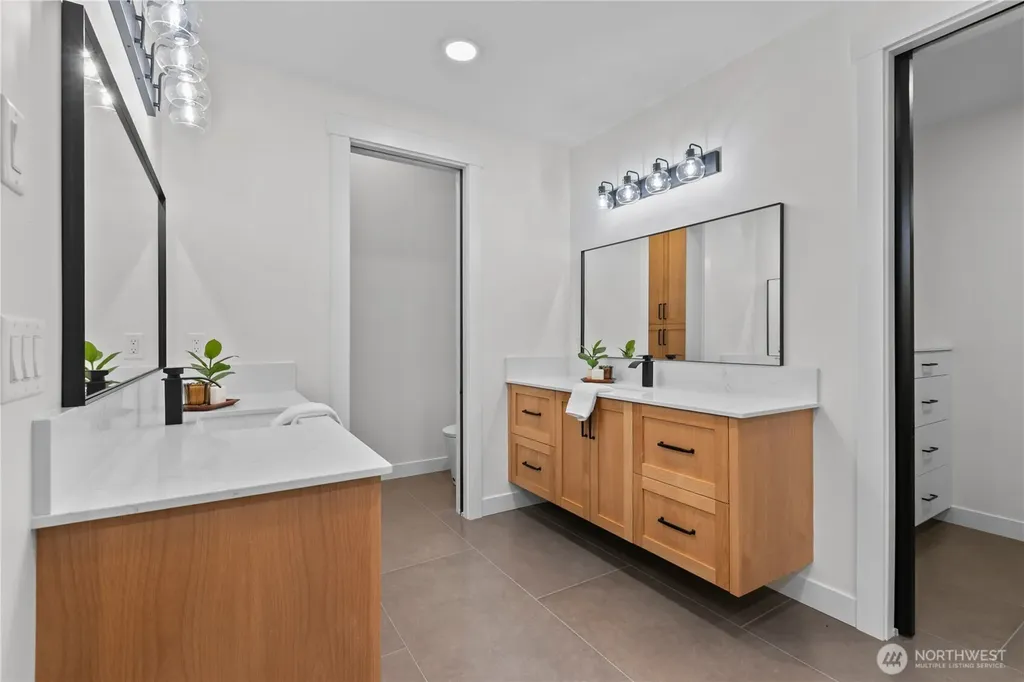 137 E Cedar Drive Lynden WA 98264