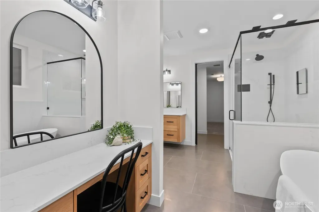 137 E Cedar Drive Lynden WA 98264