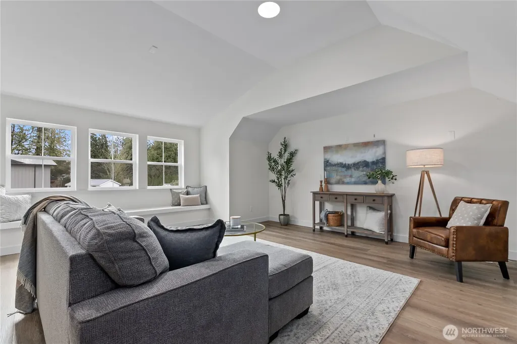 137 E Cedar Drive Lynden WA 98264
