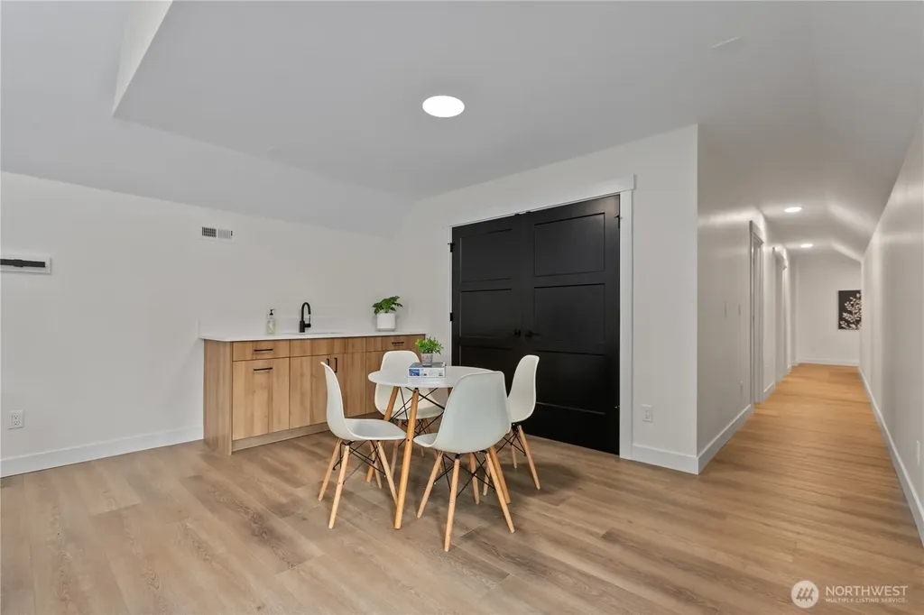 137 E Cedar Drive Lynden WA 98264
