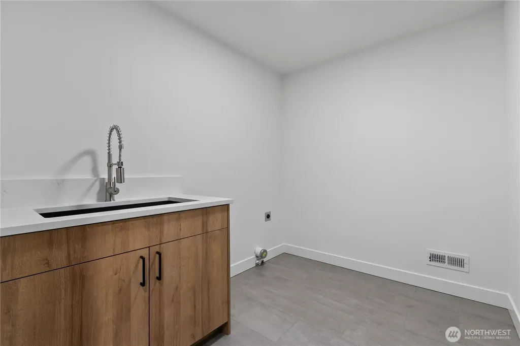 137 E Cedar Drive Lynden WA 98264