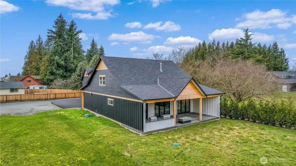 137 E Cedar Drive Lynden WA 98264