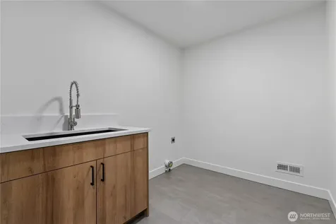 137 E Cedar Drive Lynden WA 98264