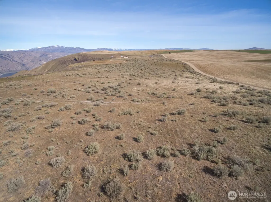 12 Road S NW Waterville WA 98858