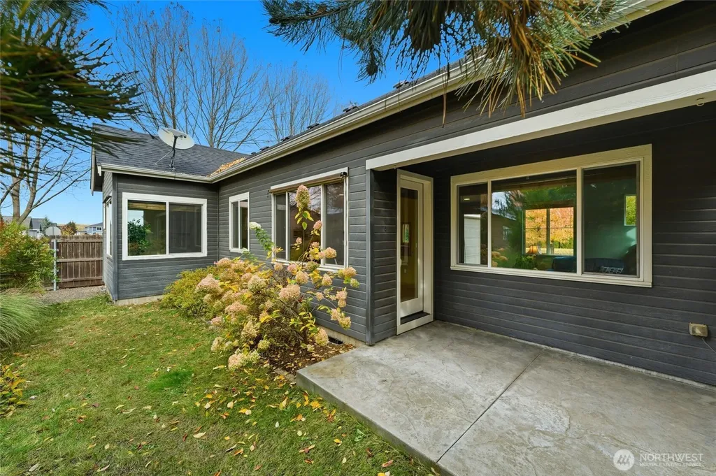 706 Nuthatch Drive College Place WA 99324