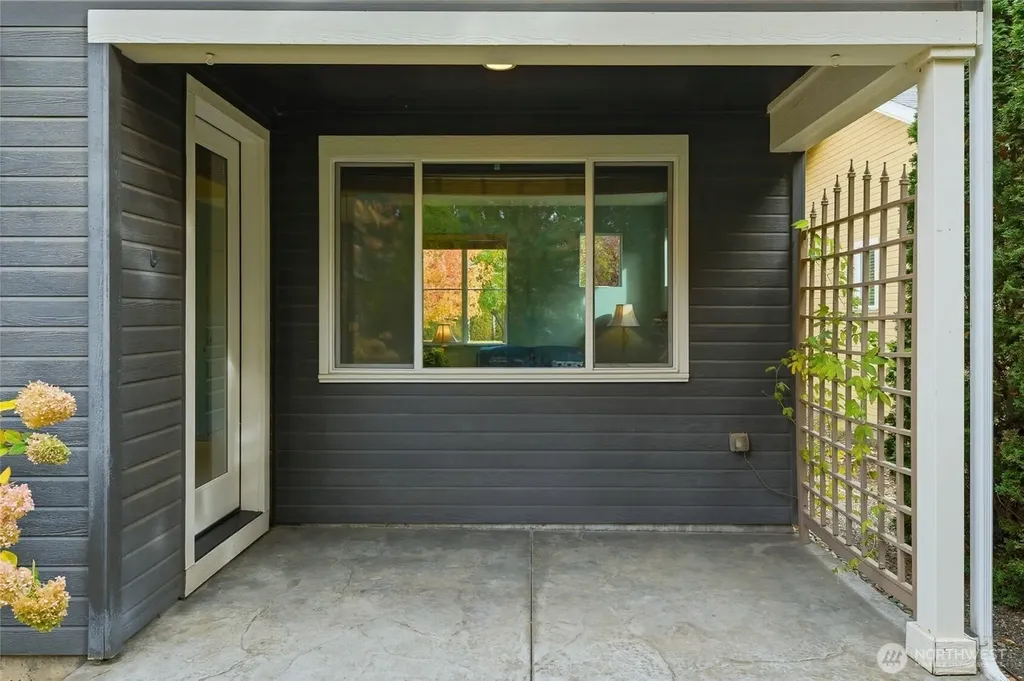 706 Nuthatch Drive College Place WA 99324