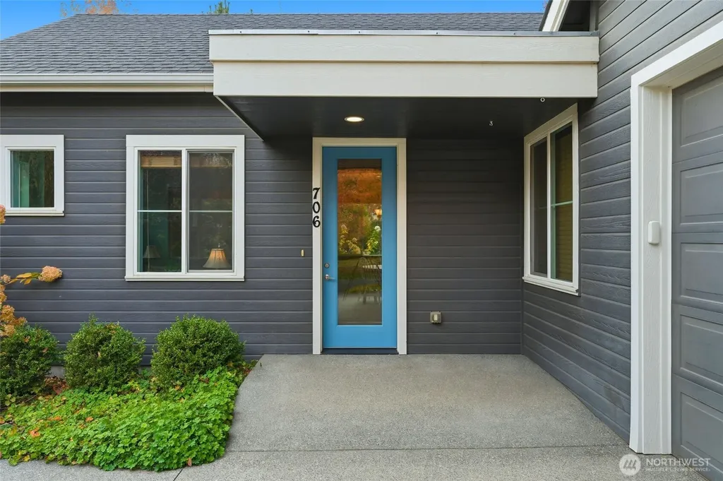 706 Nuthatch Drive College Place WA 99324