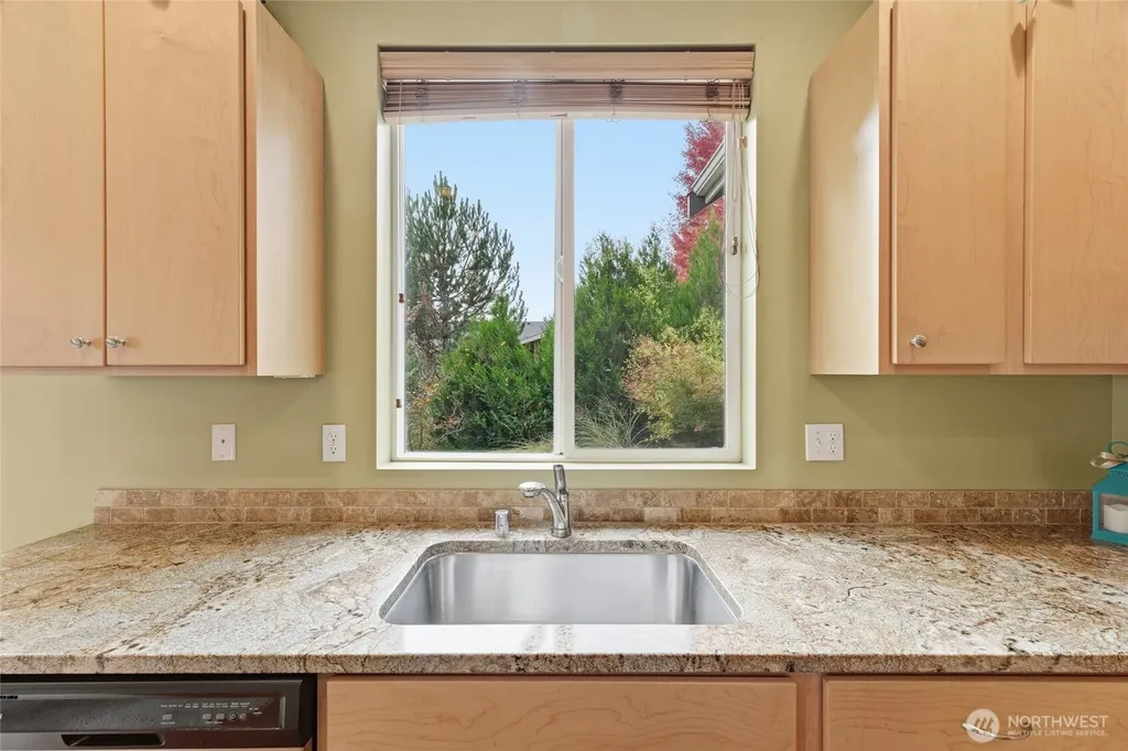 706 Nuthatch Drive College Place WA 99324