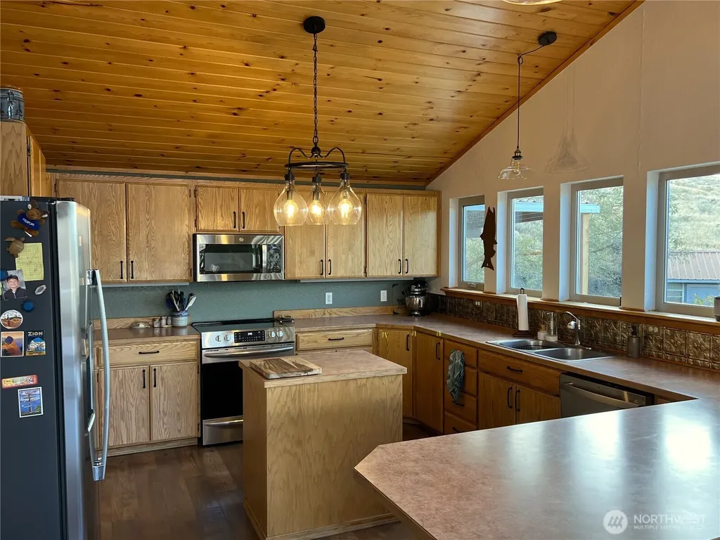 464 Highway 20 Tonasket WA 98855