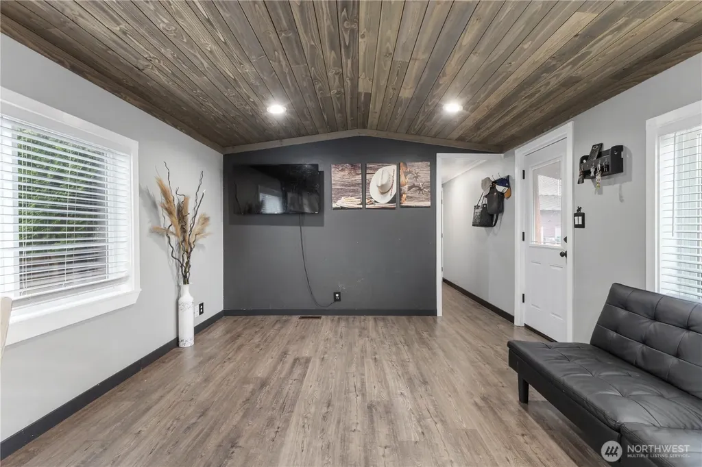 322 Chicago Boulevard S Pacific WA 98047