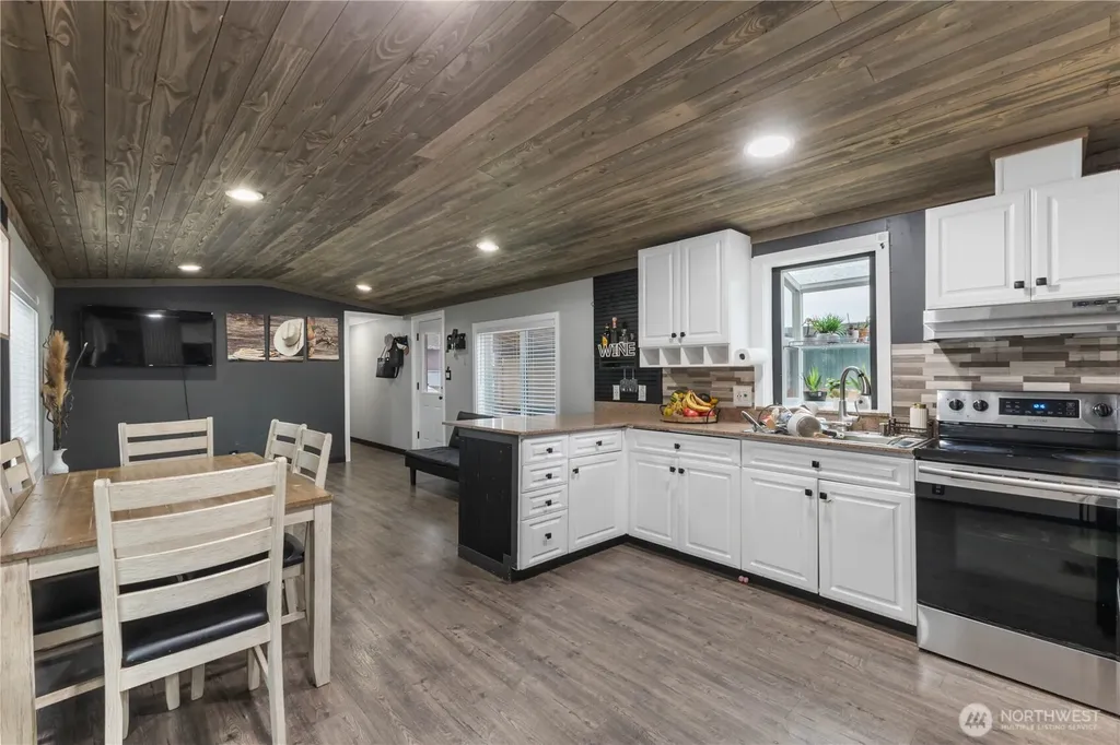 322 Chicago Boulevard S Pacific WA 98047