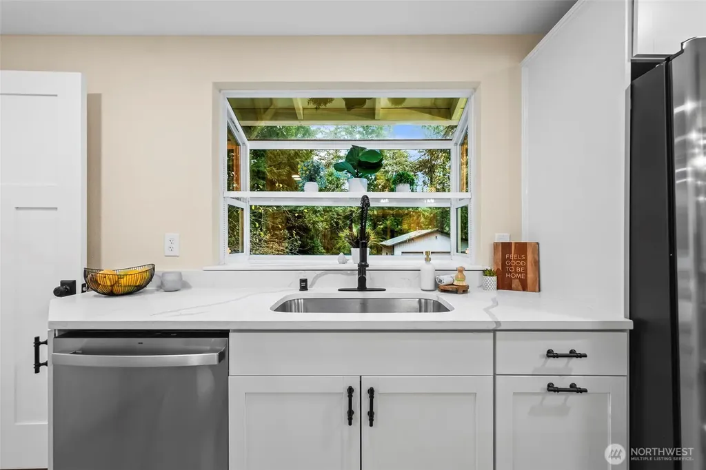 1037 9th Avenue Fox Island WA 98333