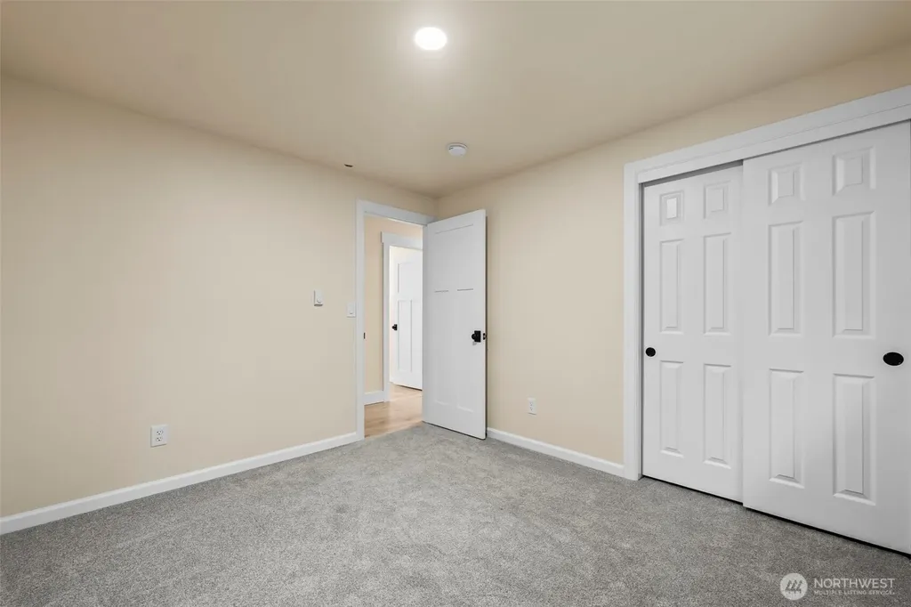 1037 9th Avenue Fox Island WA 98333