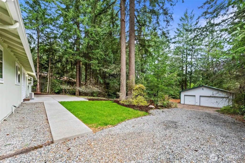 1037 9th Avenue Fox Island WA 98333