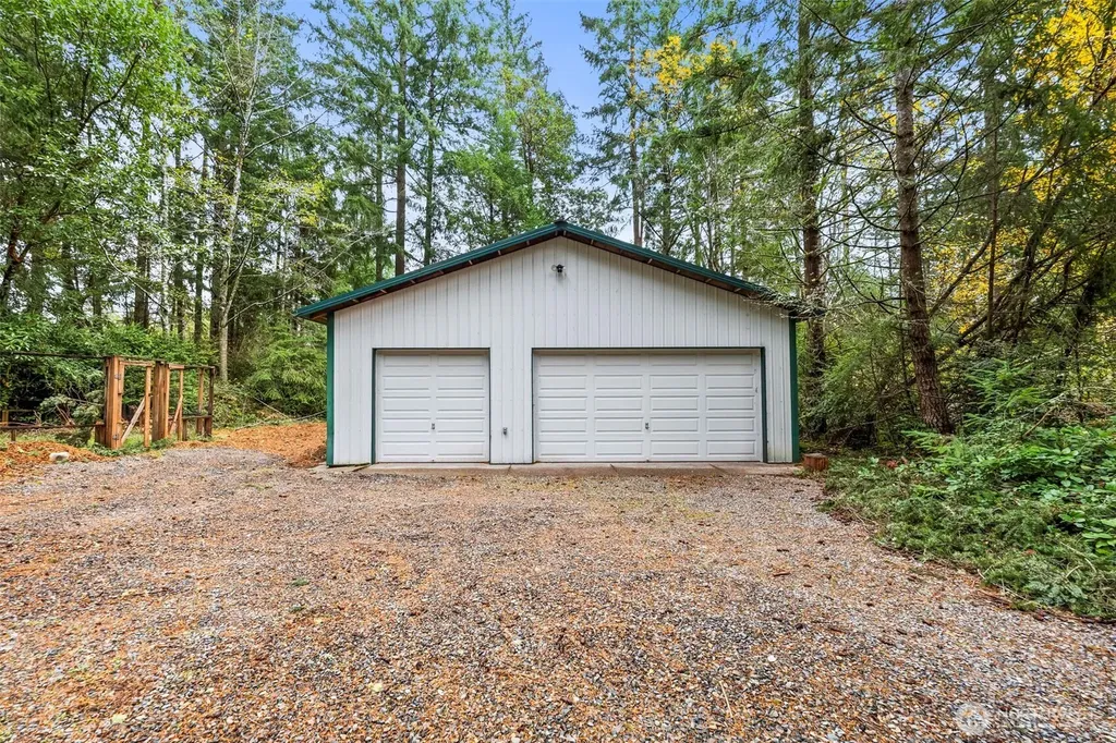 1037 9th Avenue Fox Island WA 98333