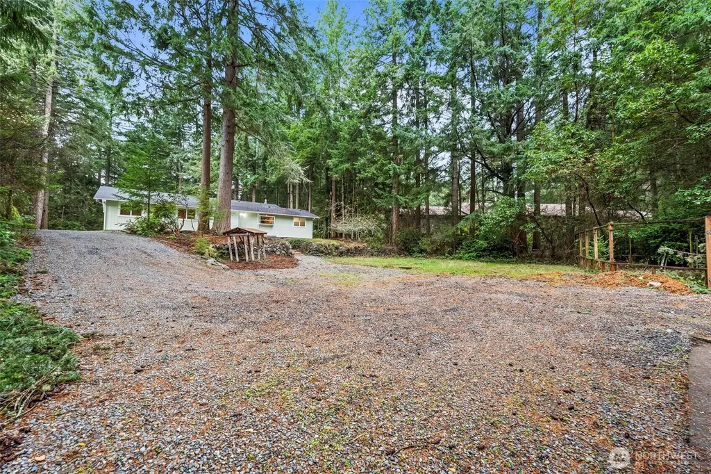 1037 9th Avenue Fox Island WA 98333