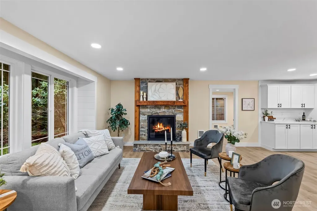 1037 9th Avenue Fox Island WA 98333