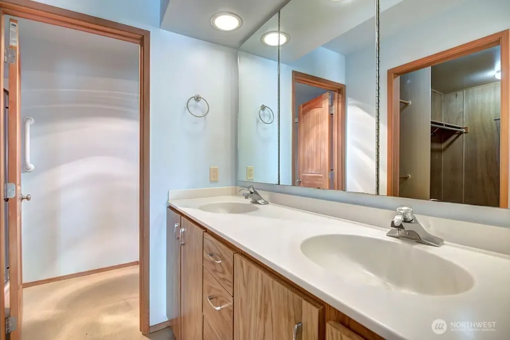 4322 29th Avenue W Seattle WA 98199
