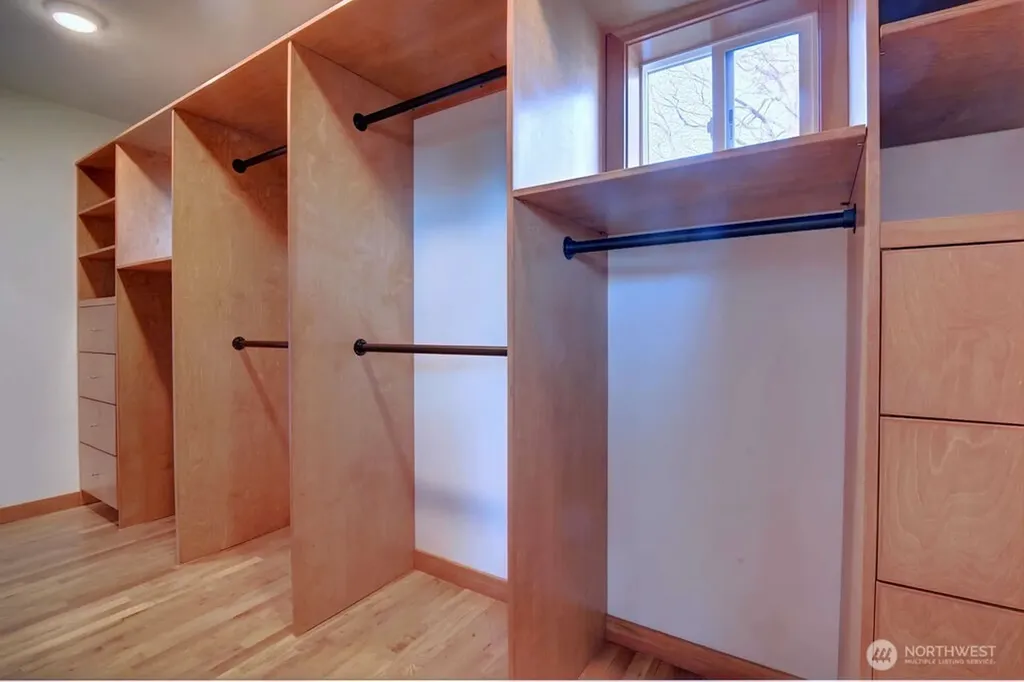 4322 29th Avenue W Seattle WA 98199