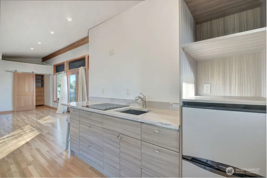 4322 29th Avenue W Seattle WA 98199