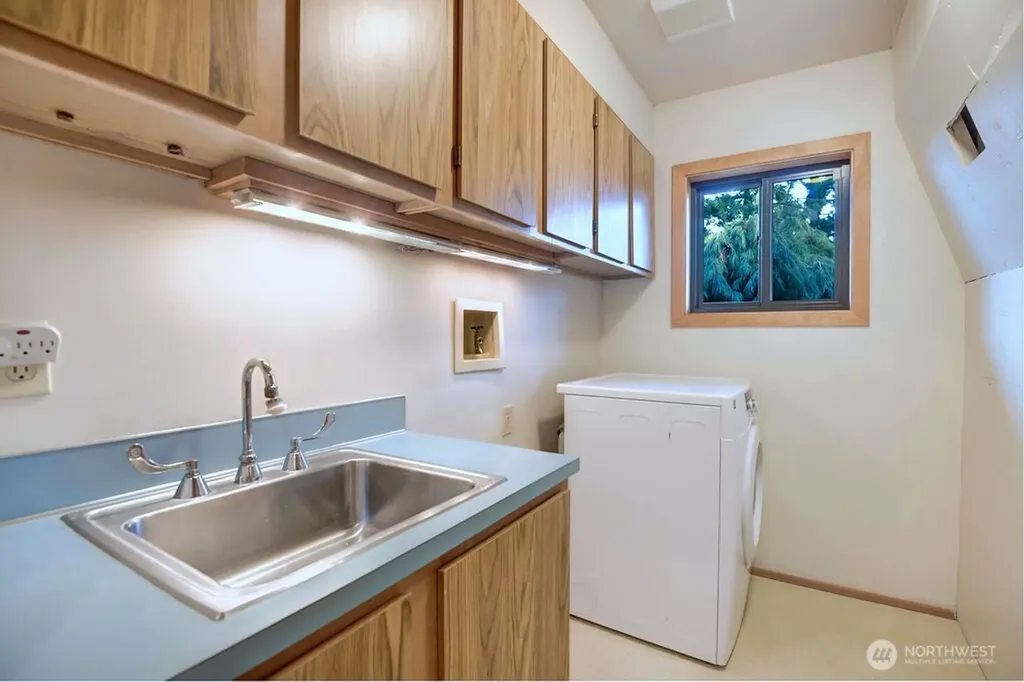 4322 29th Avenue W Seattle WA 98199