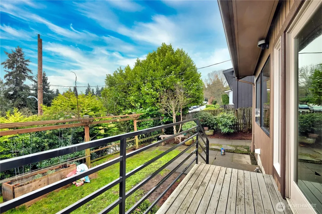 4322 29th Avenue W Seattle WA 98199